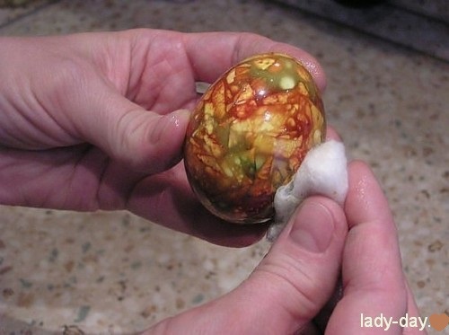 Як зробити мармурові яйця зеленкою